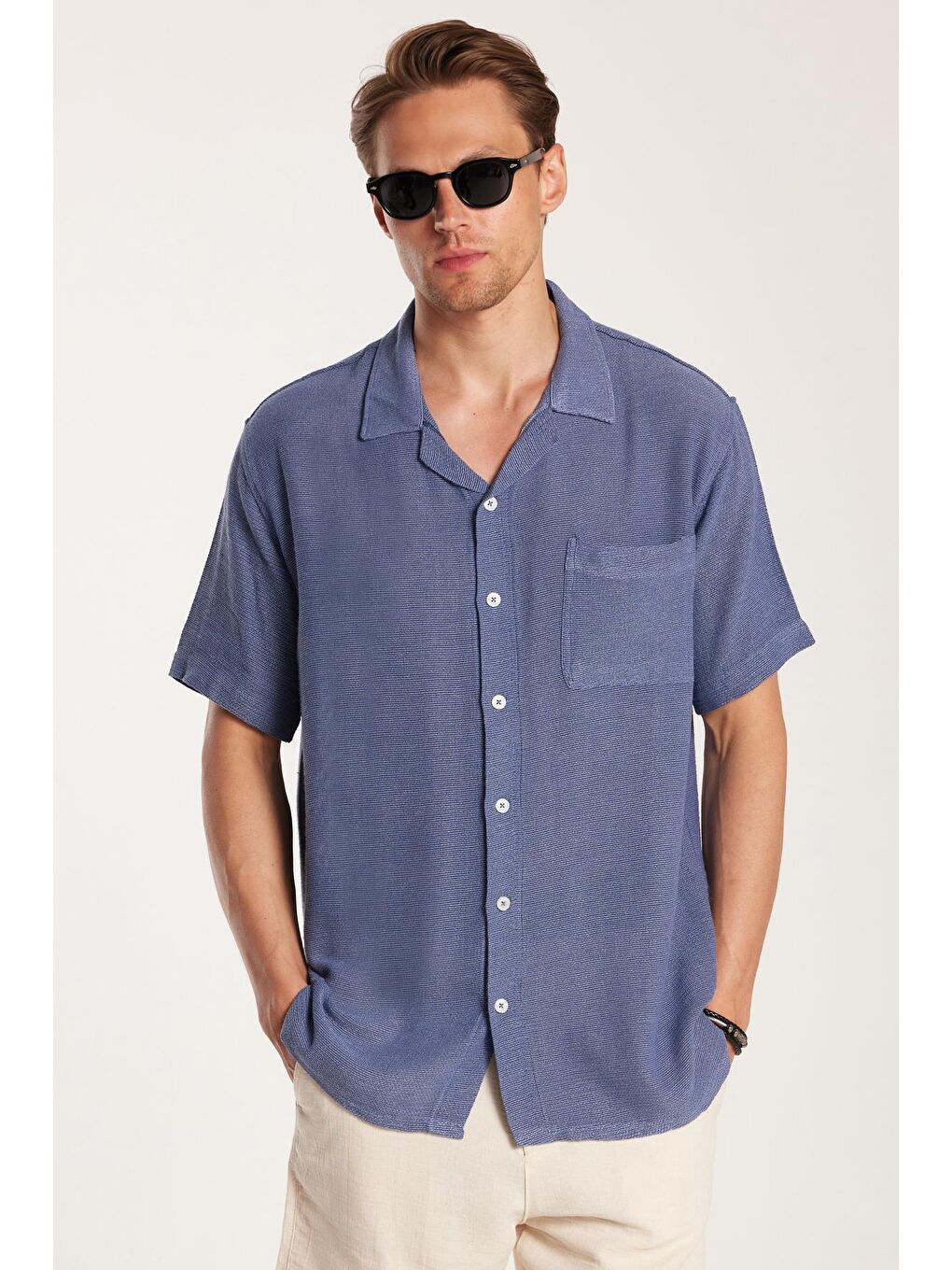 Erkek Relax Fit Apaş Yaka Rustik Kumaş Rahat Kesim Cepli Kısa Kol Mavi Gömlek-1