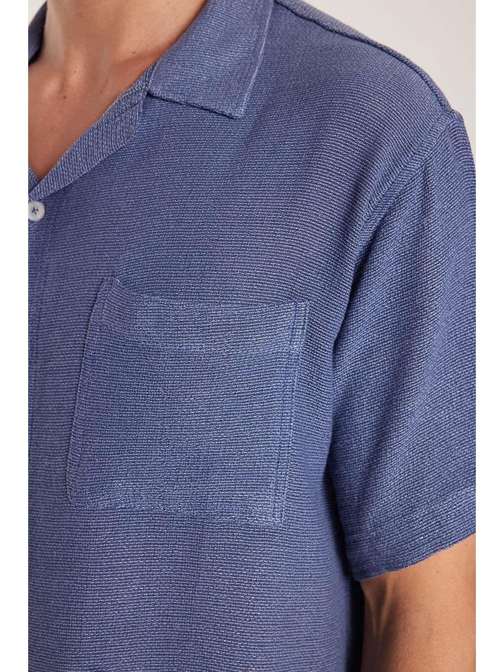 Erkek Relax Fit Apaş Yaka Rustik Kumaş Rahat Kesim Cepli Kısa Kol Mavi Gömlek-2