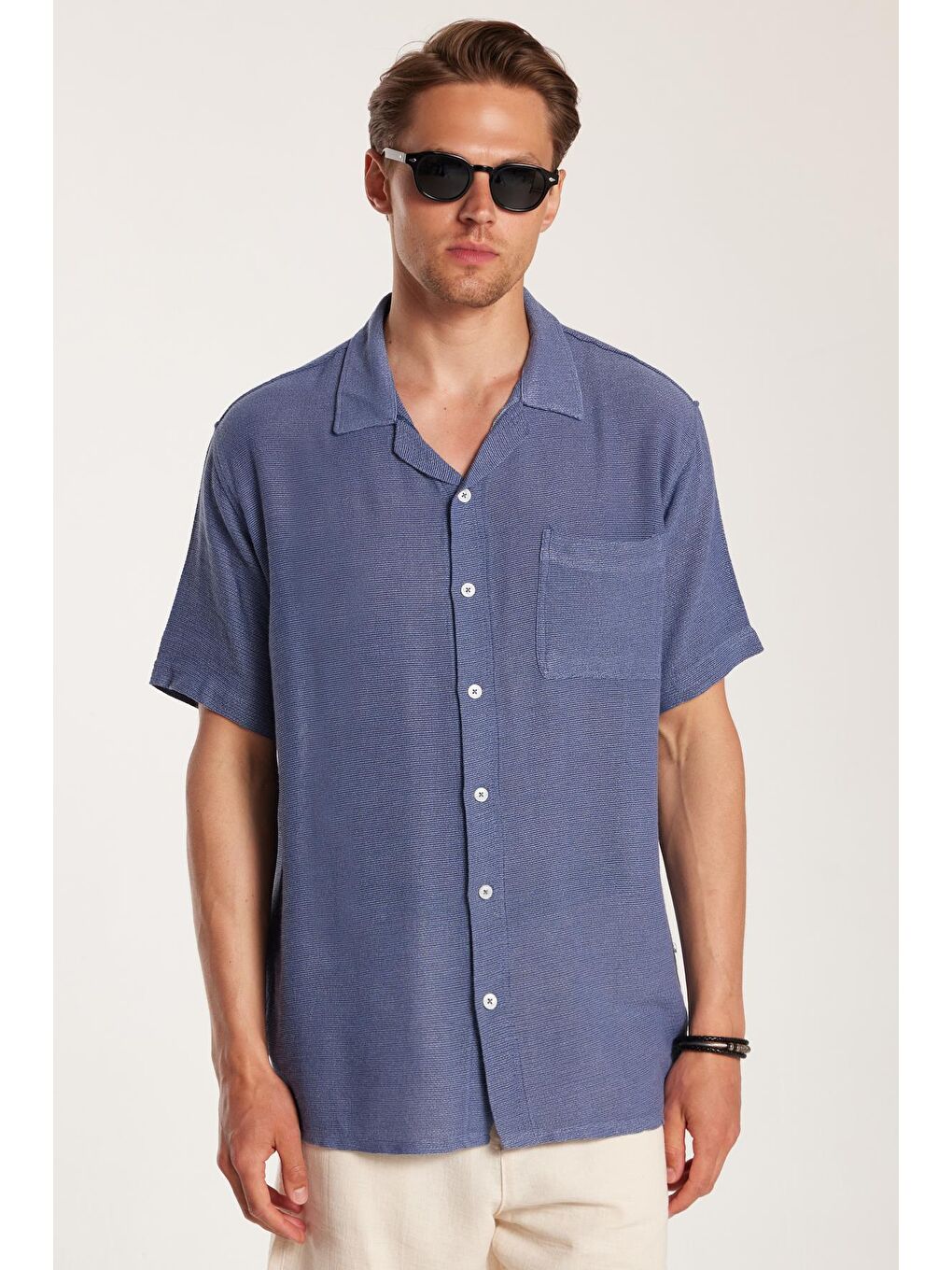 Erkek Relax Fit Apaş Yaka Rustik Kumaş Rahat Kesim Cepli Kısa Kol Mavi Gömlek-3