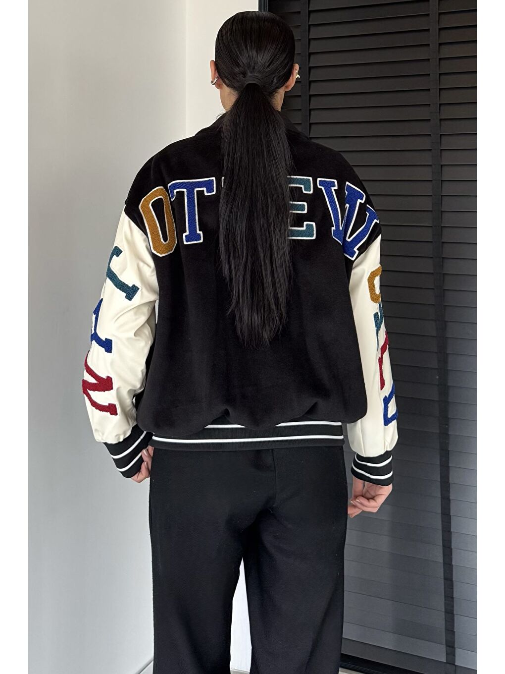 Siyah Kadın Deri Garnili Ön Çıtçıtlı Çıkartma Baskılı Ceket-3