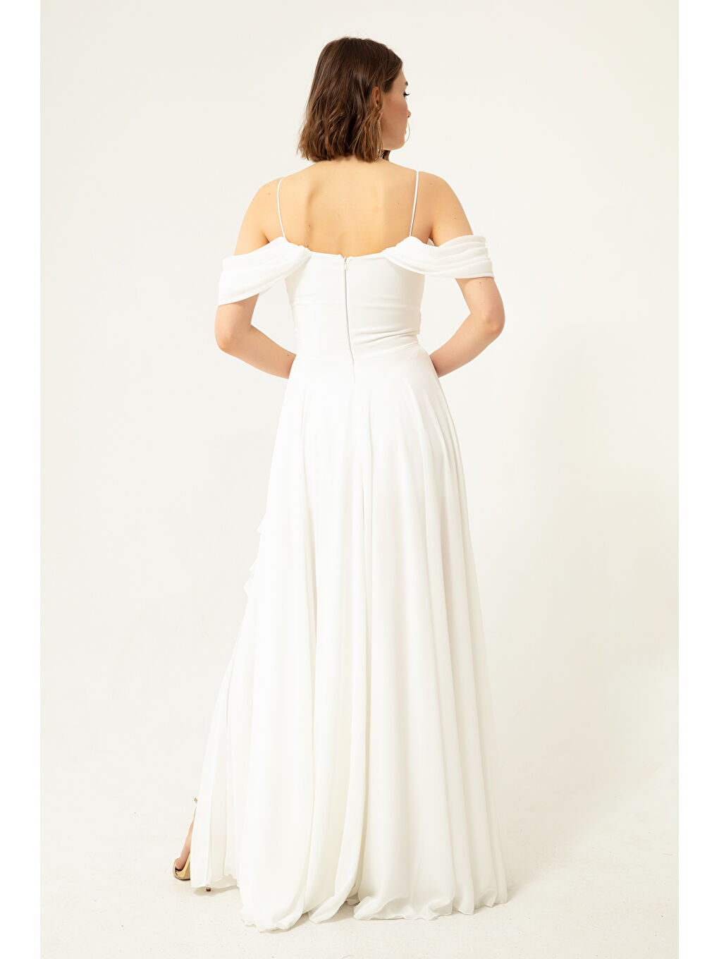 Kadın Beyaz Kayık Yaka Şifon Abiye Elbise-4