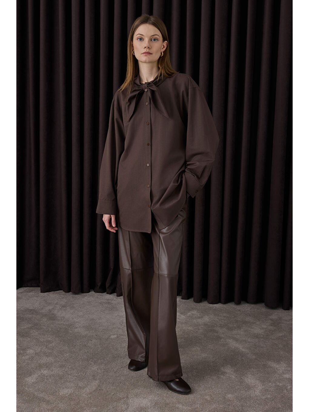 Kahverengi Fiyonk Yaka Gömlek Acı Kahve