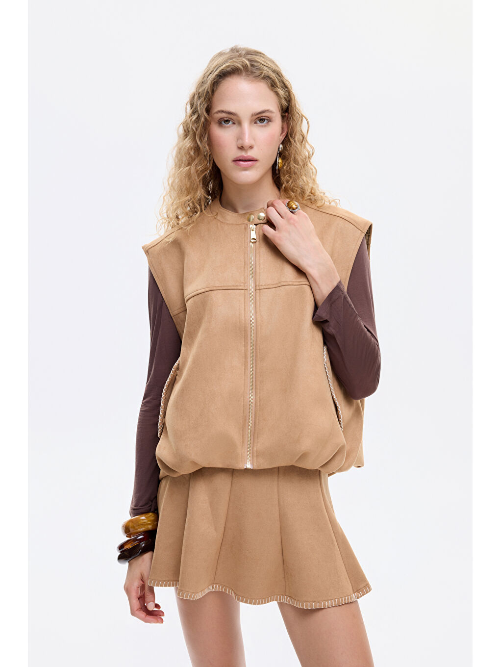 Zikzak Dikiş Detaylı Beli Lastikli Süet Görünümlü Yelek Bej-2
