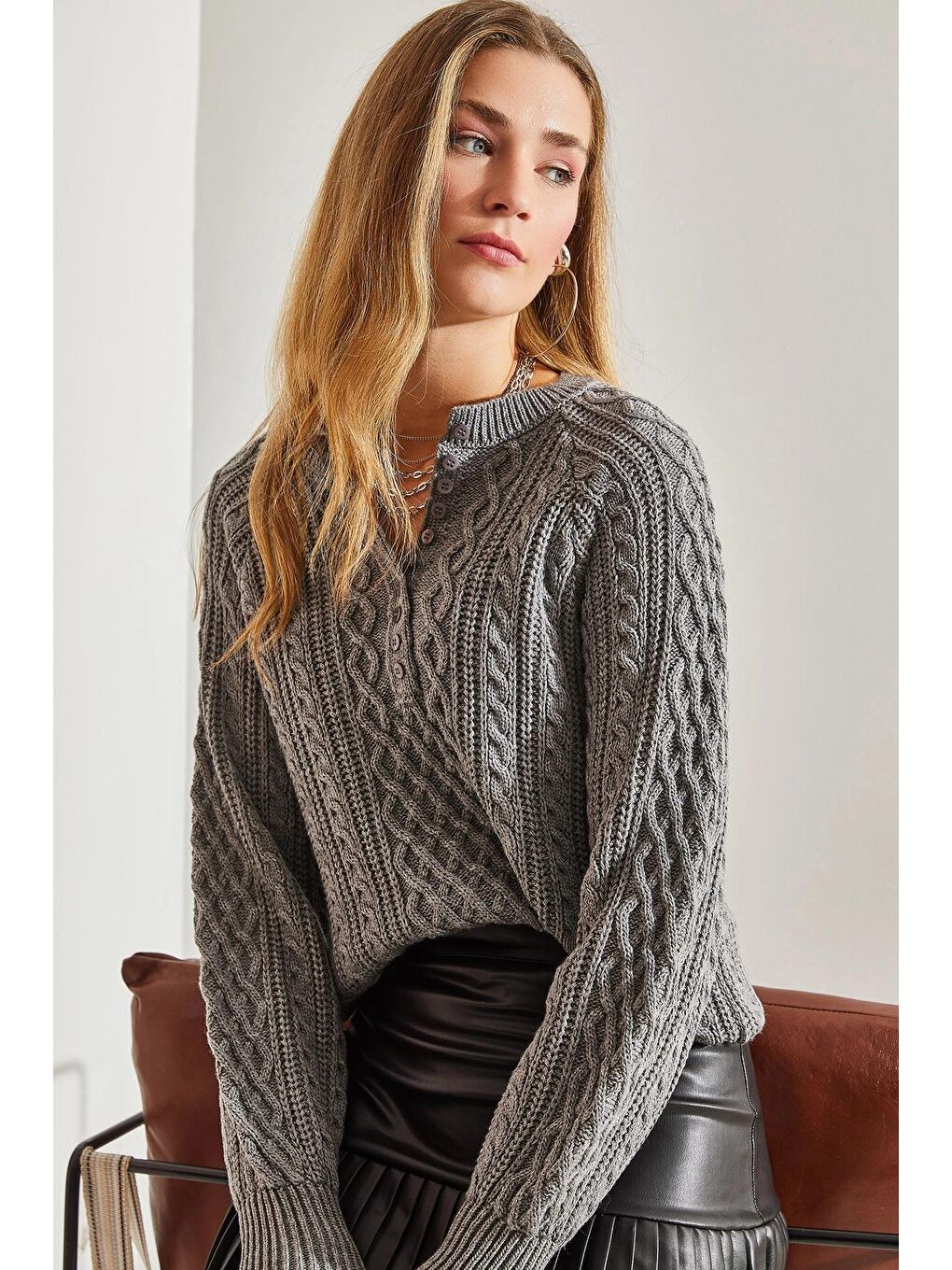 Antrasit Kadın Saç Örgülü Düğmeli Triko Kazak