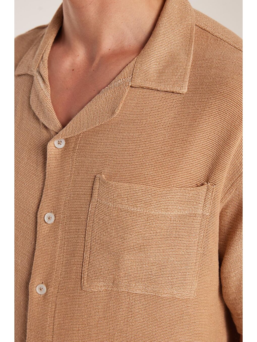 Erkek Relax Fit Apaş Yaka Rustik Kumaş Cepli Kısa Kol Rahat Kesim Bej Gömlek-2