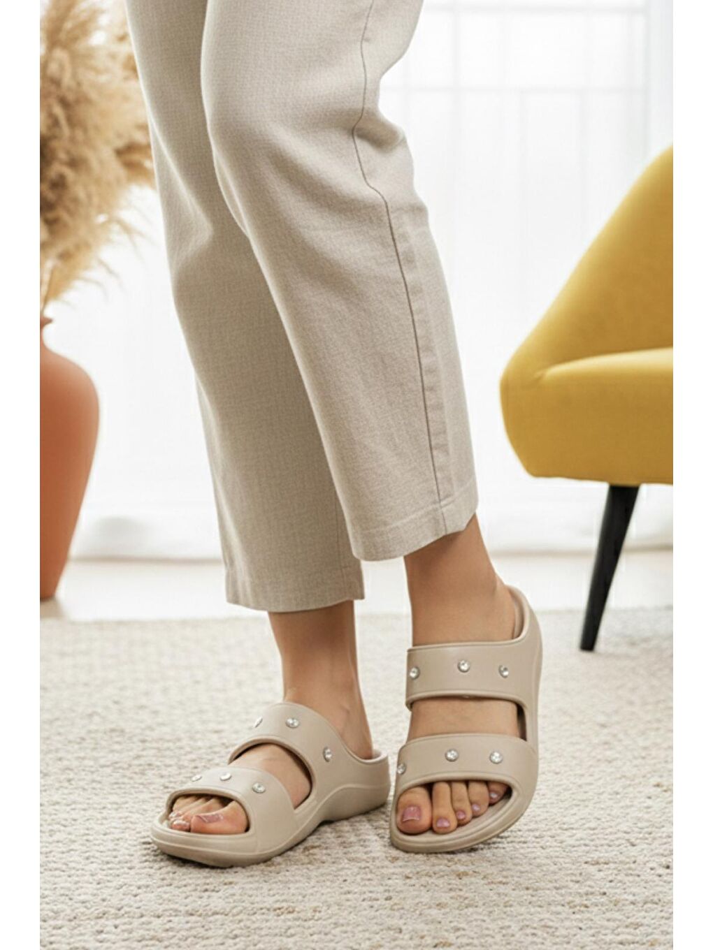 Bej Lovi Z031 Işıltılı Taş Detaylı Çift Bantlı Kadın Konfor Terlik