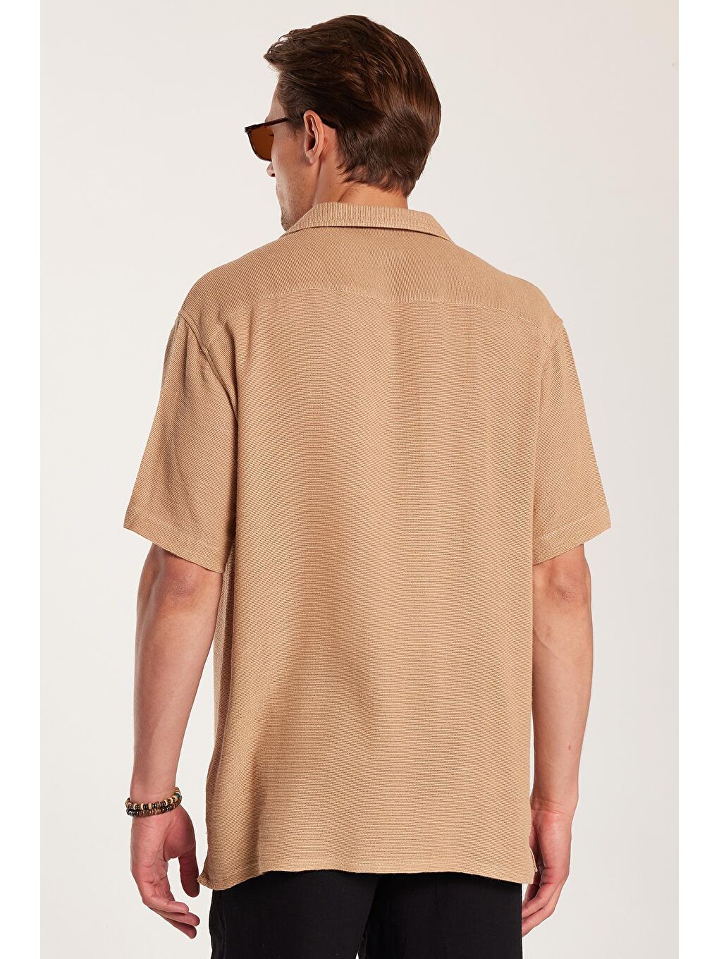 Erkek Relax Fit Apaş Yaka Rustik Kumaş Cepli Kısa Kol Rahat Kesim Bej Gömlek-4