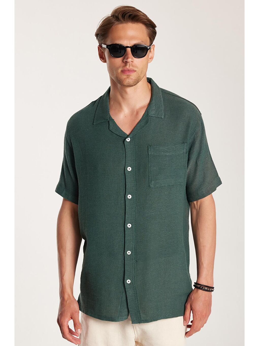 Erkek Relax Fit Apaş Yaka Rustik Kumaş Cepli Kısa Kol Rahat Kesim Yeşil Gömlek-3