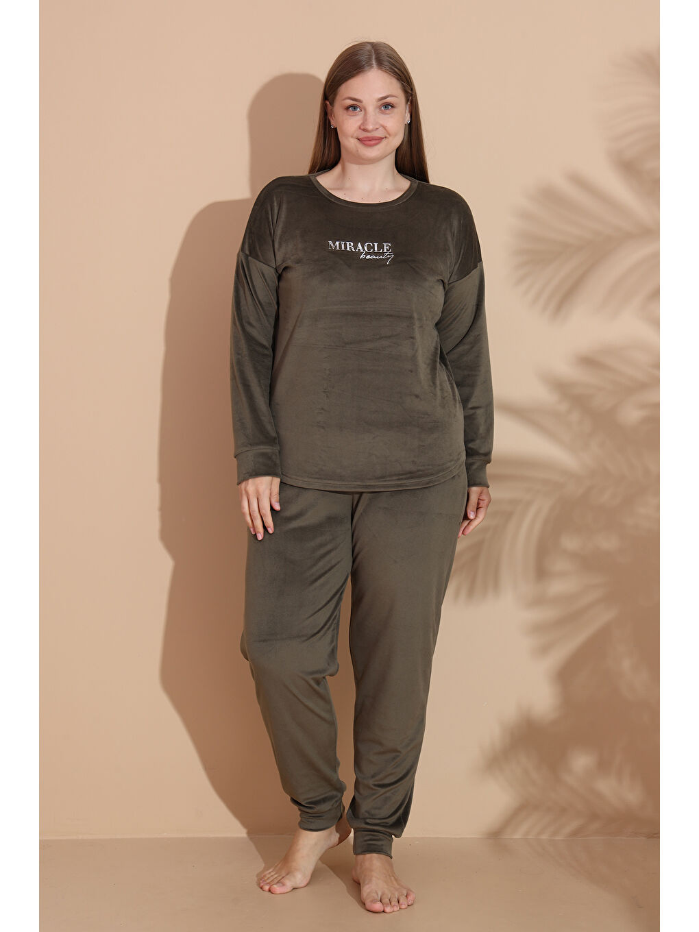 Büyük Beden Kadın Kadife Pijama Takımı 25386 Haki-1