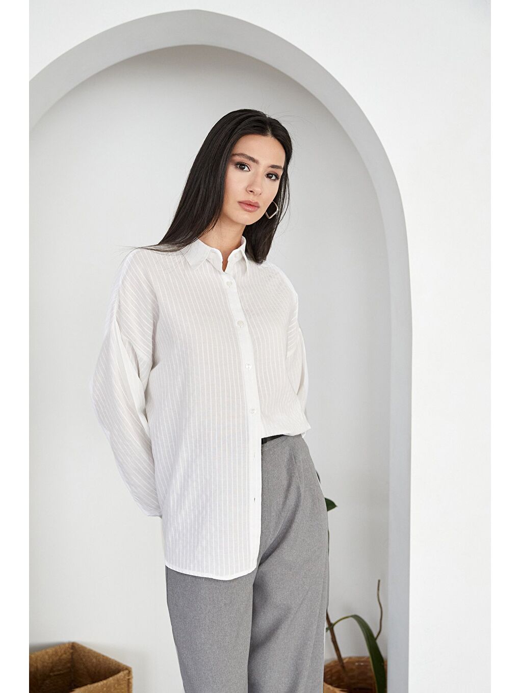 Beyaz Çizgili Arkası Uzun Salaş Gömlek