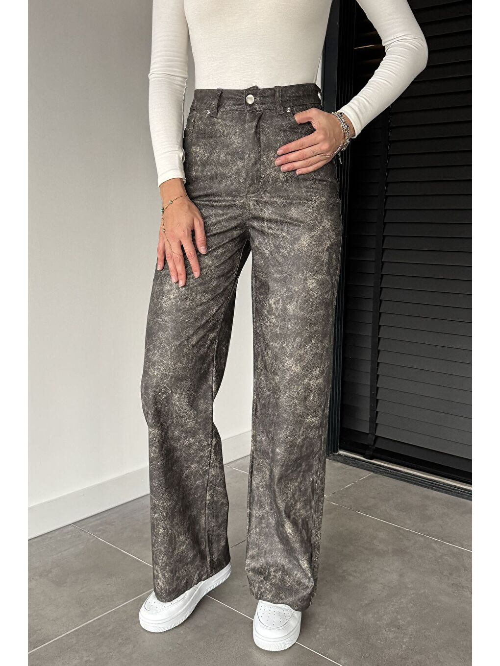 Bej Kadın Slim Fit Suni Deri Pantolon