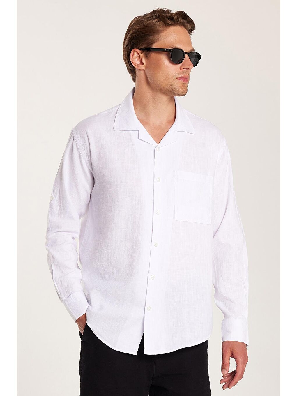 Erkek Relax Fit Rahat Kesim %100 Pamuk Keten Doku Apaş Yaka Beyaz Gömlek-1