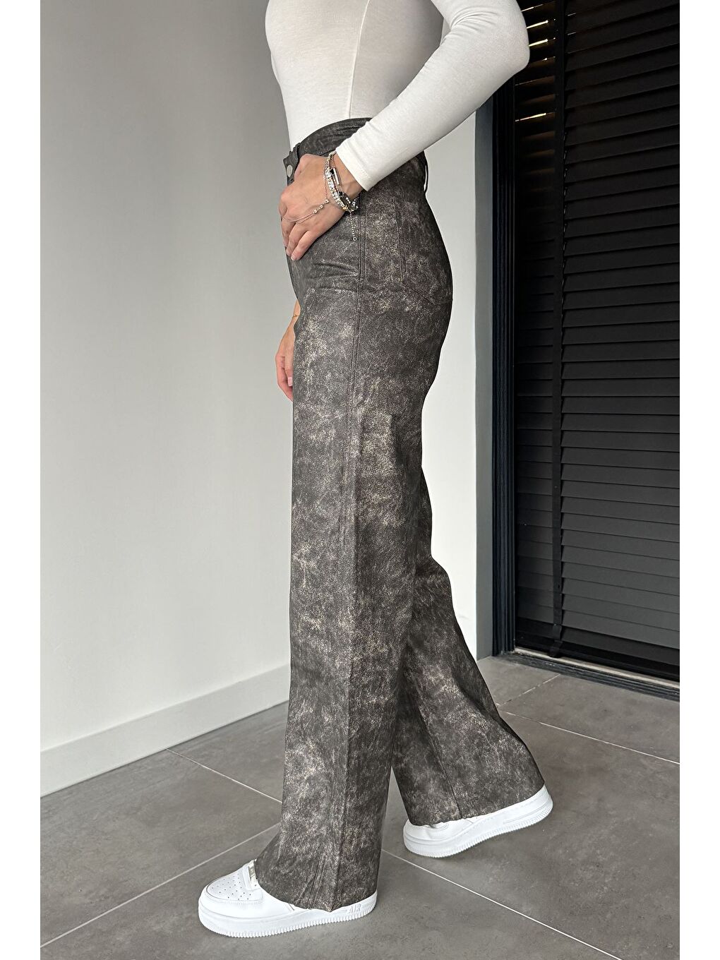 Bej Kadın Slim Fit Suni Deri Pantolon-1