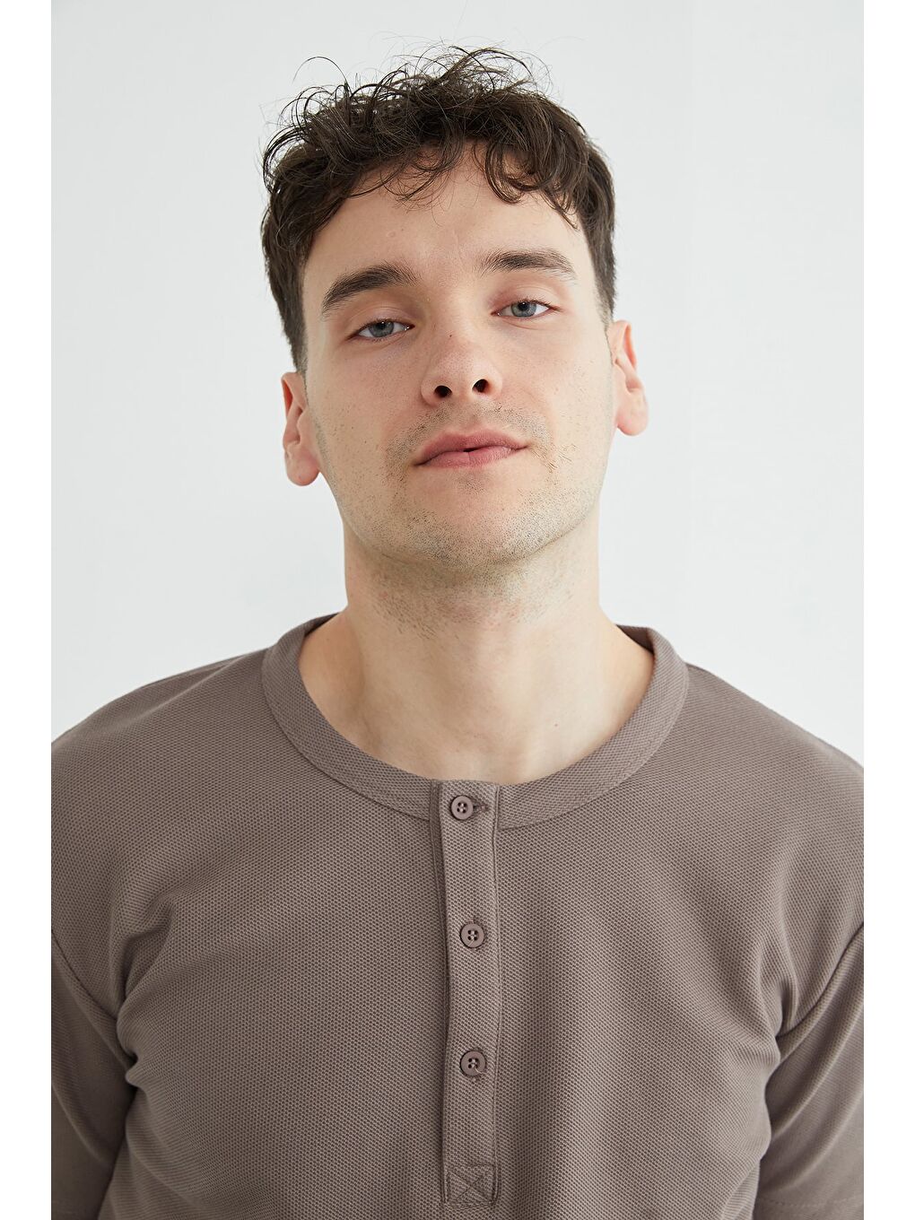 Bej Petek Kumaş Düğmeli Bisiklet Yaka Tişört-4