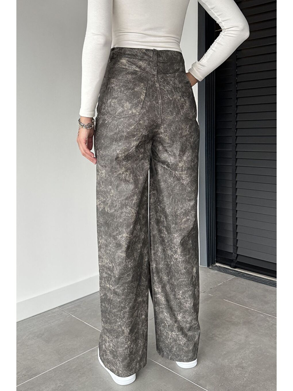 Bej Kadın Slim Fit Suni Deri Pantolon-3