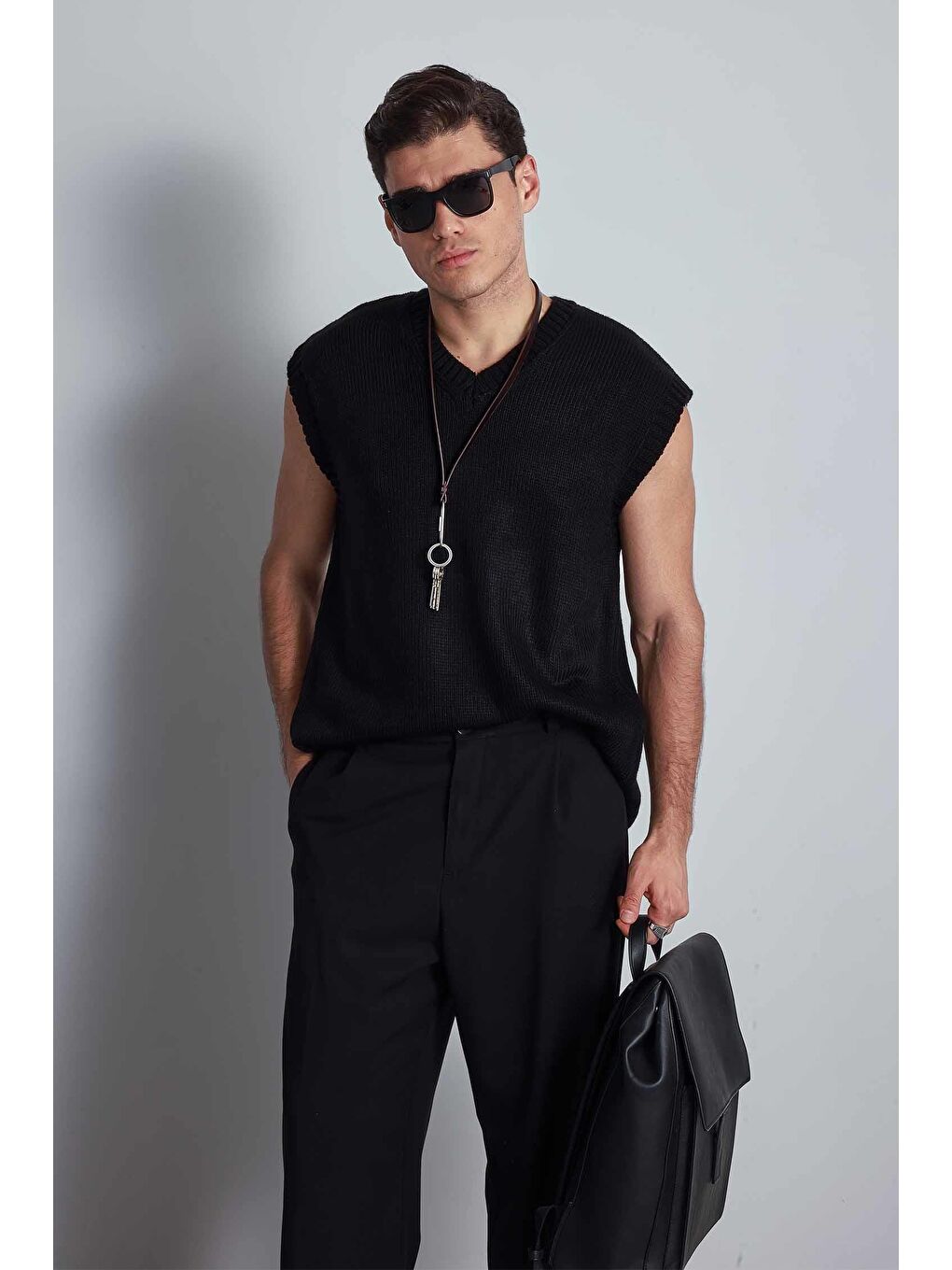 Erkek Oversize V Yaka Triko Süveter Siyah-2