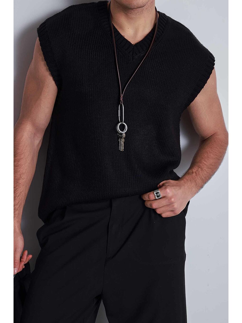Erkek Oversize V Yaka Triko Süveter Siyah-3