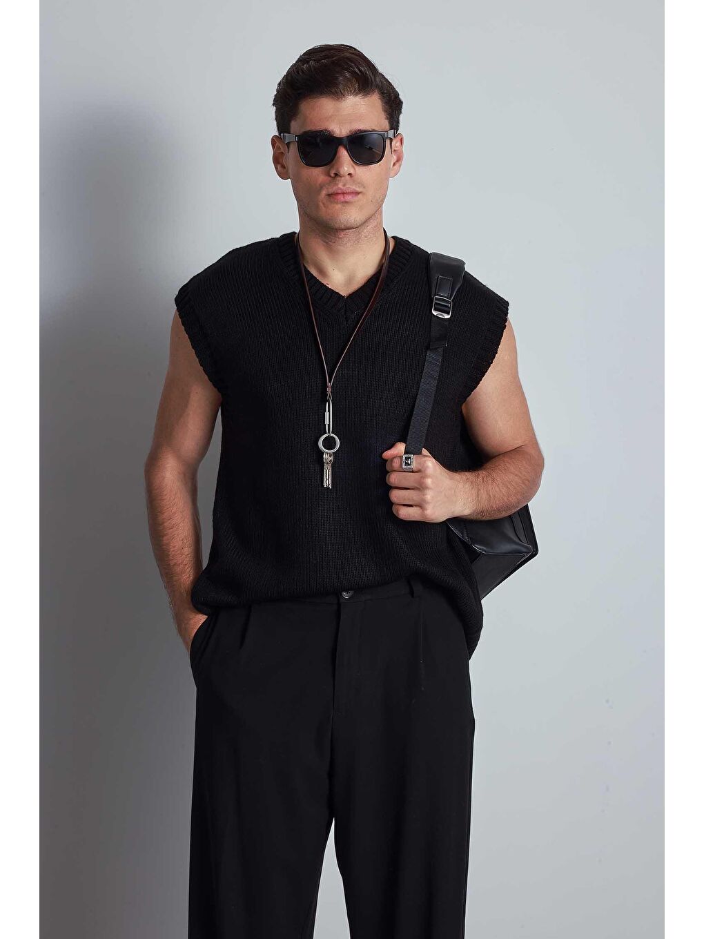 Erkek Oversize V Yaka Triko Süveter Siyah-4