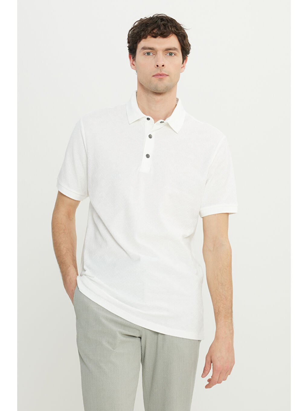 Erkek Beyaz %100 Pamuk Rahat Kesim Polo Yaka Jakarlı Tişört