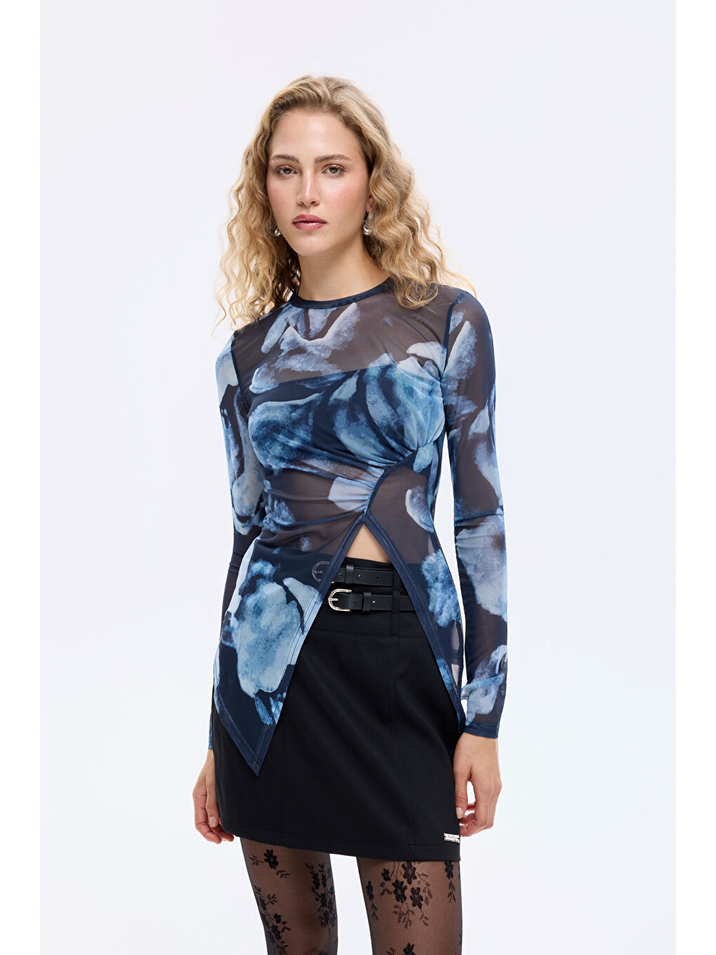 Sulu Boya Çiçek Desenli Asimetrik Tül Bluz Lacivert-2