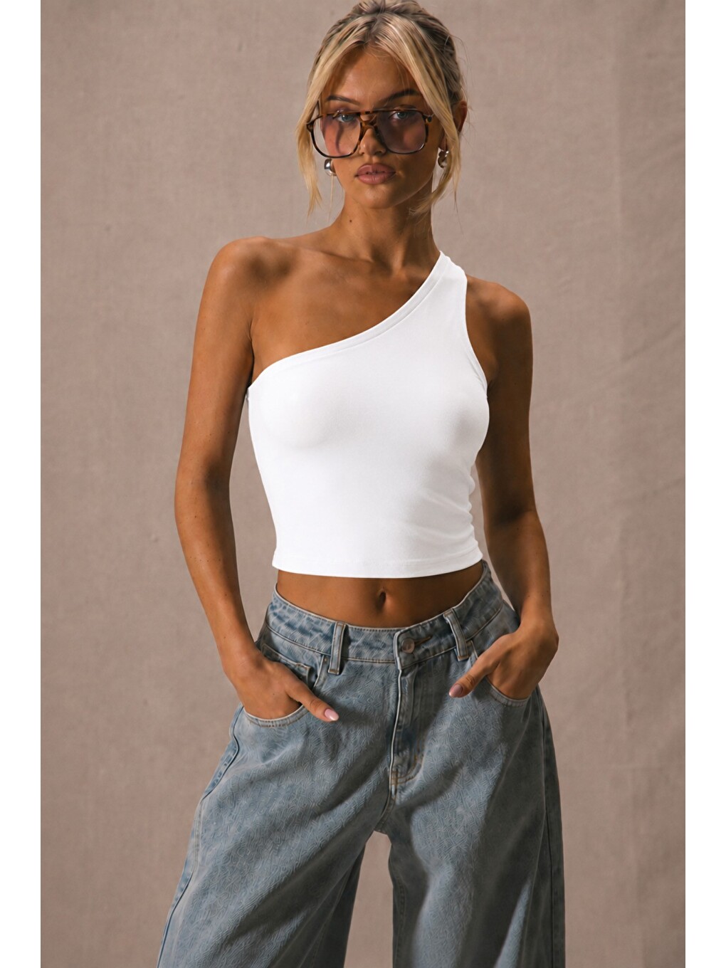 Beyaz Kadın Tek Omuz Crop Atlet Esnek Slim Fit Süprem Kumaş Asimetrik Yaka Bluz