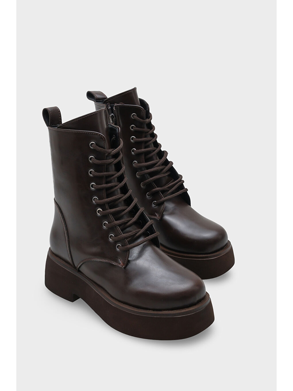 Kahverengi Melessa Yuvarlak Burunlu Yandan Fermuarlı Trak Tabanlı Kadın Bot-1