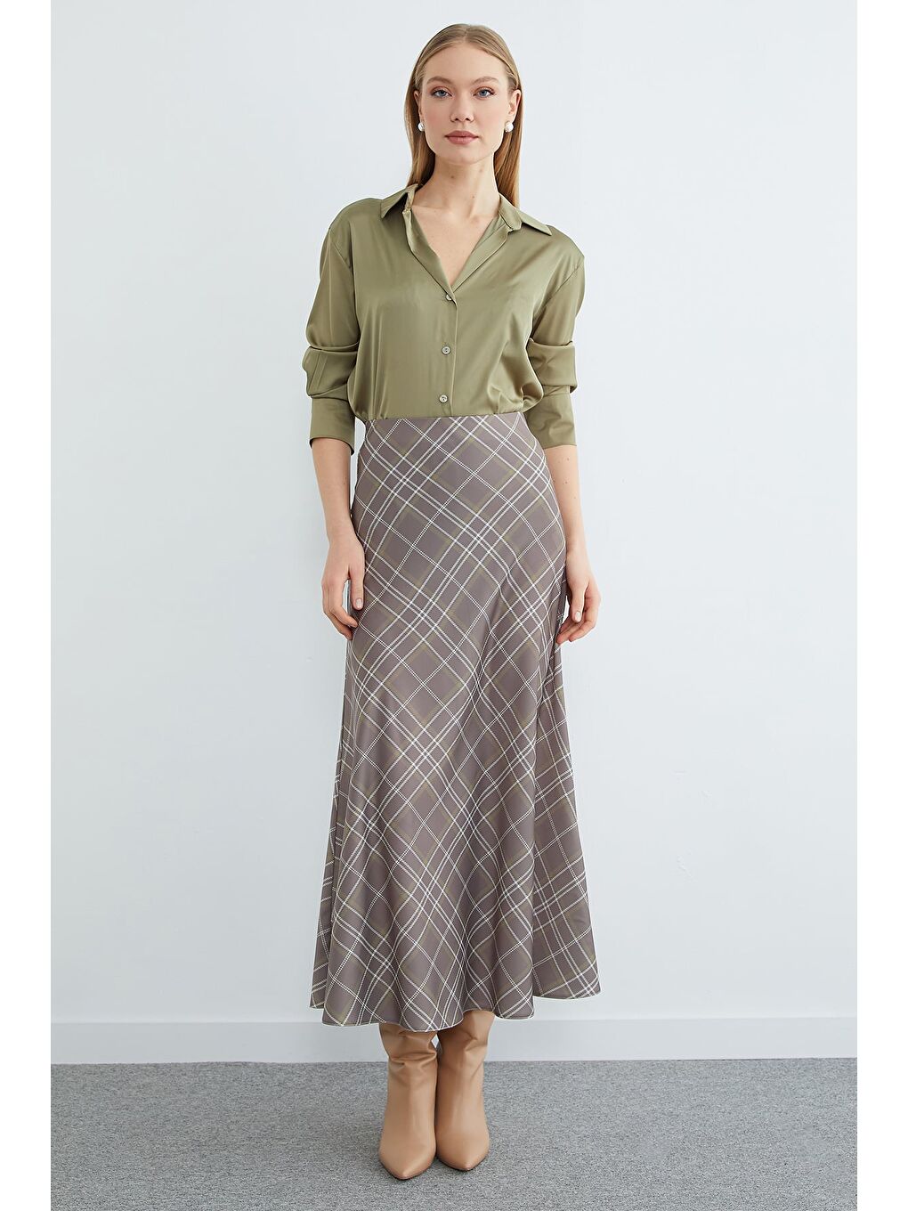 Yeşil Ekose Desenli Maxi Boy Saten Etek