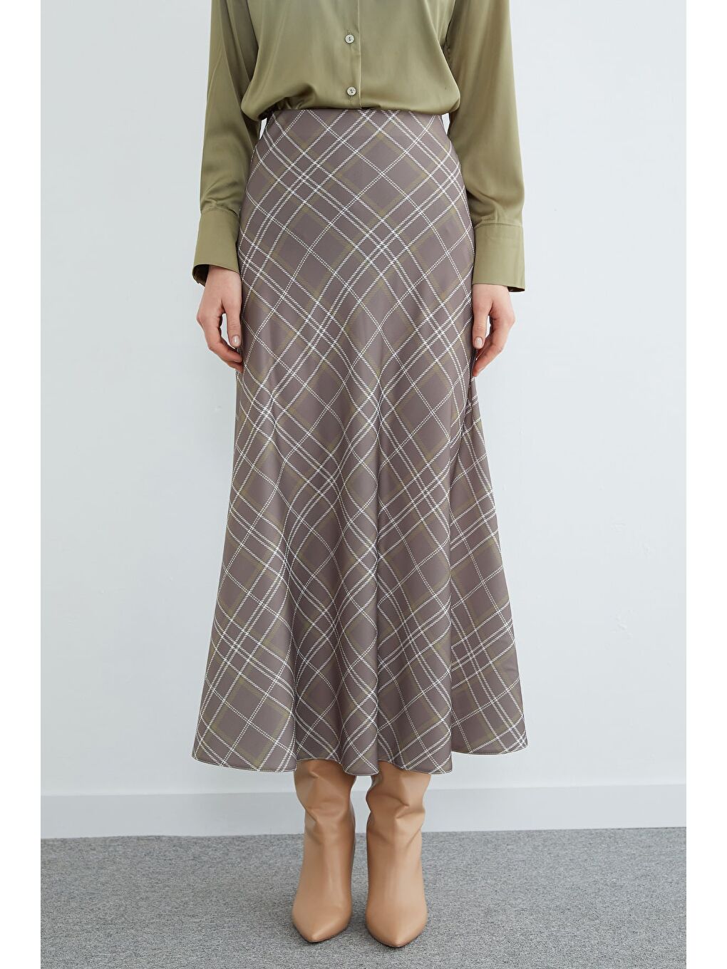 Yeşil Ekose Desenli Maxi Boy Saten Etek-1