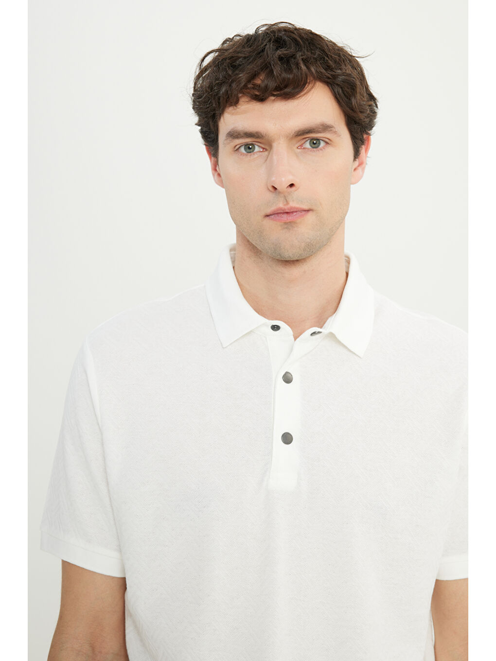 Erkek Beyaz %100 Pamuk Rahat Kesim Polo Yaka Jakarlı Tişört-3