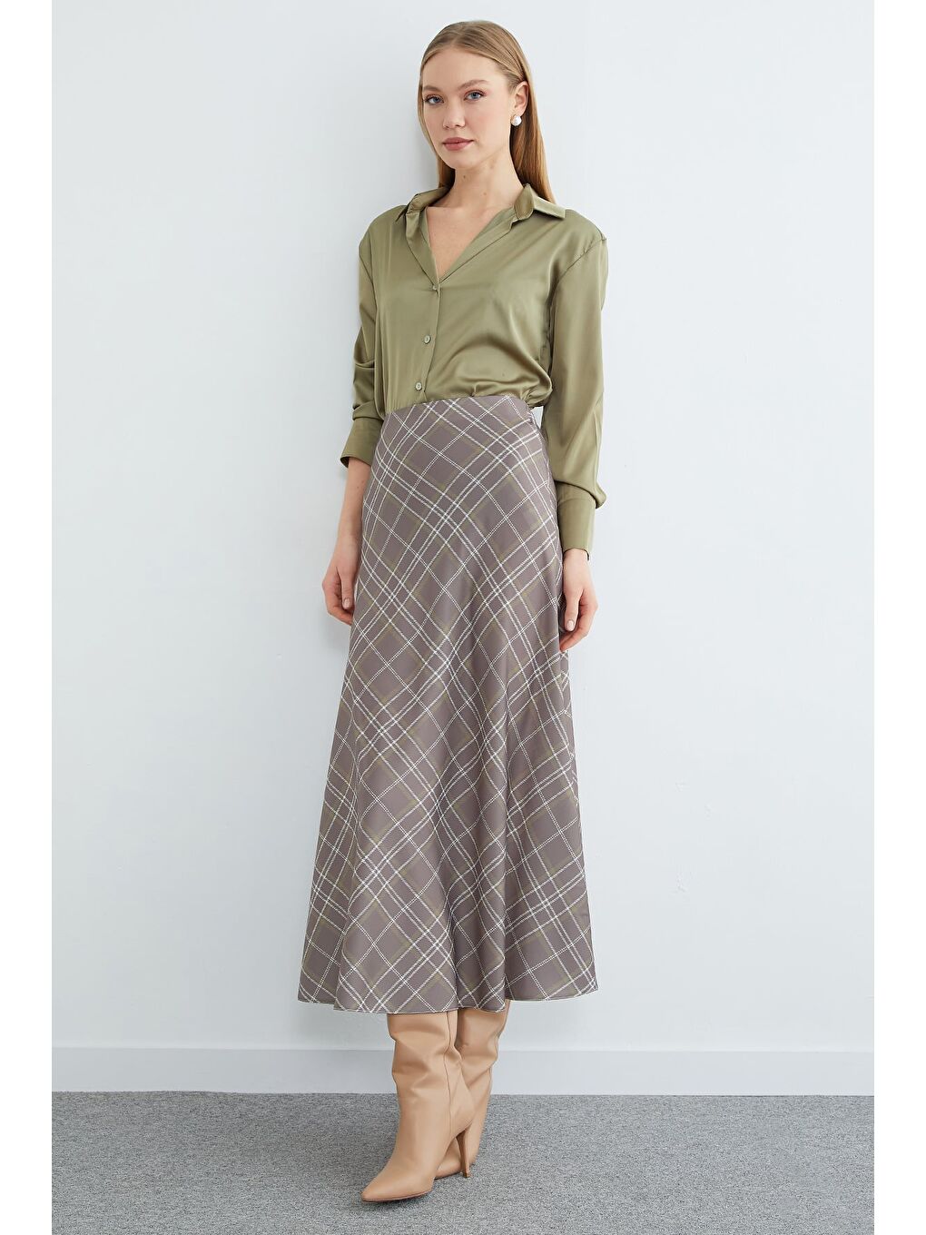 Yeşil Ekose Desenli Maxi Boy Saten Etek-3