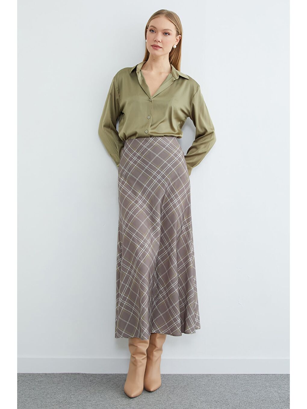 Yeşil Ekose Desenli Maxi Boy Saten Etek-4