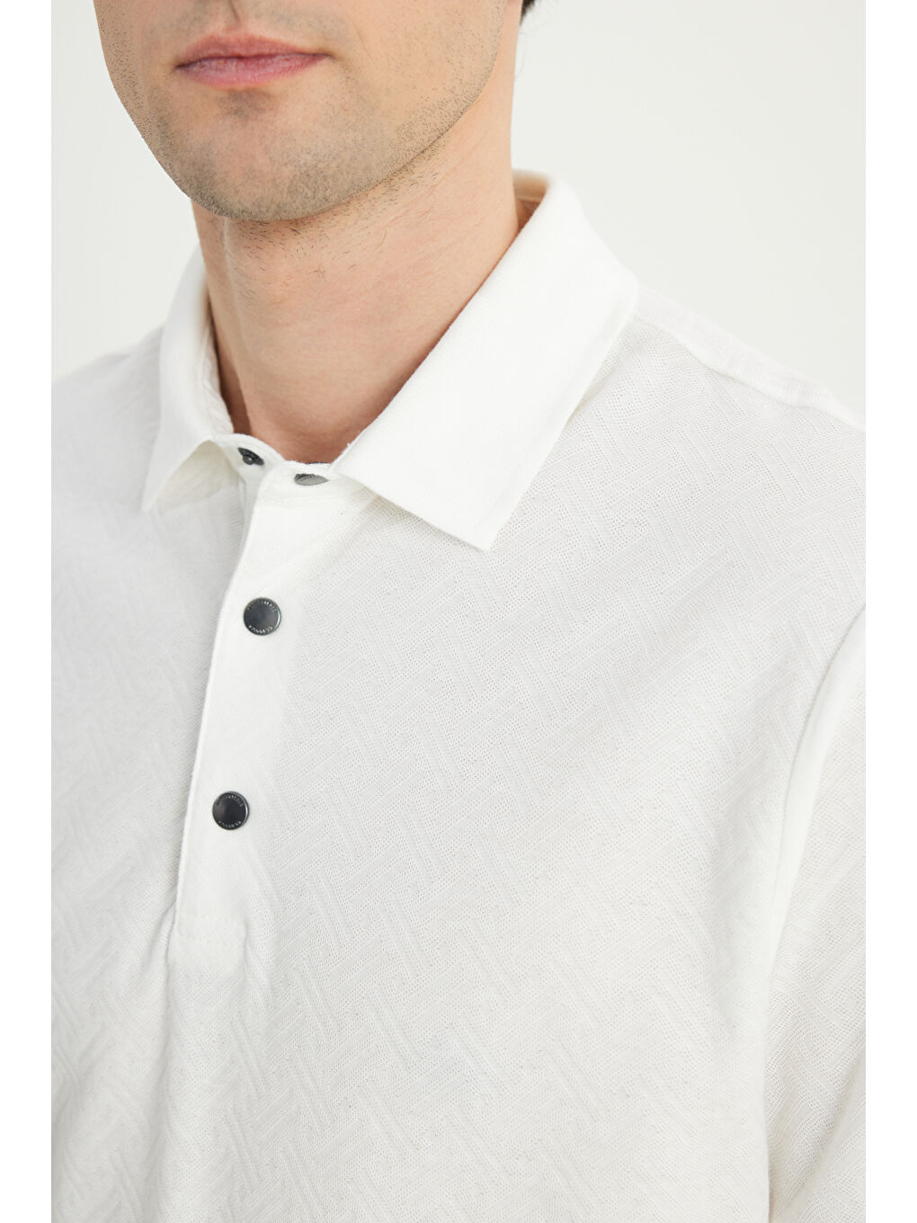 Erkek Beyaz %100 Pamuk Rahat Kesim Polo Yaka Jakarlı Tişört-4