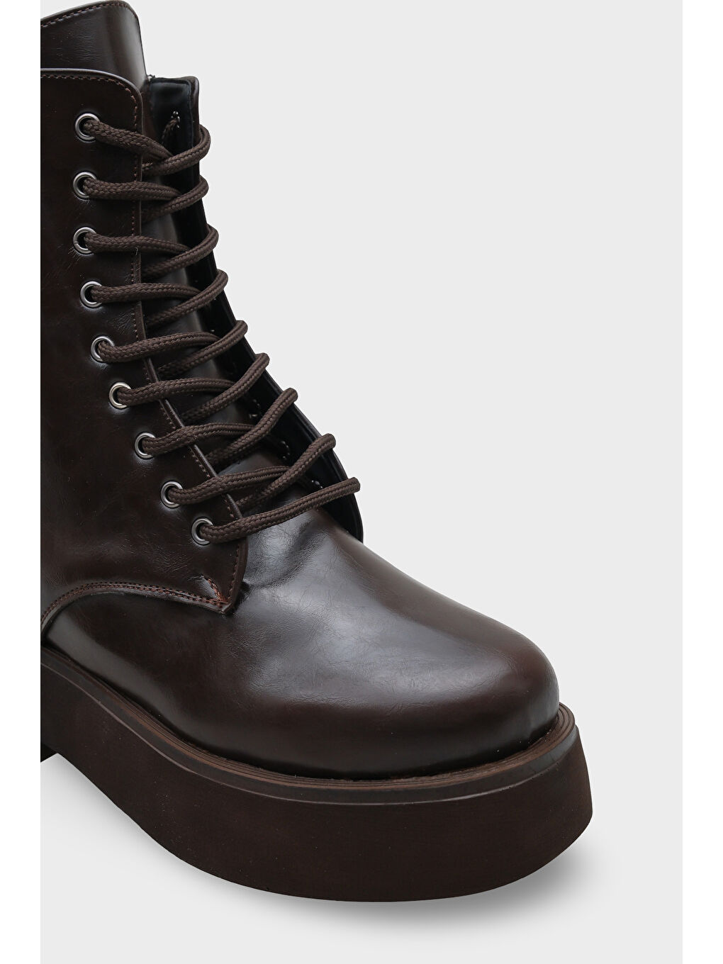 Kahverengi Melessa Yuvarlak Burunlu Yandan Fermuarlı Trak Tabanlı Kadın Bot-4