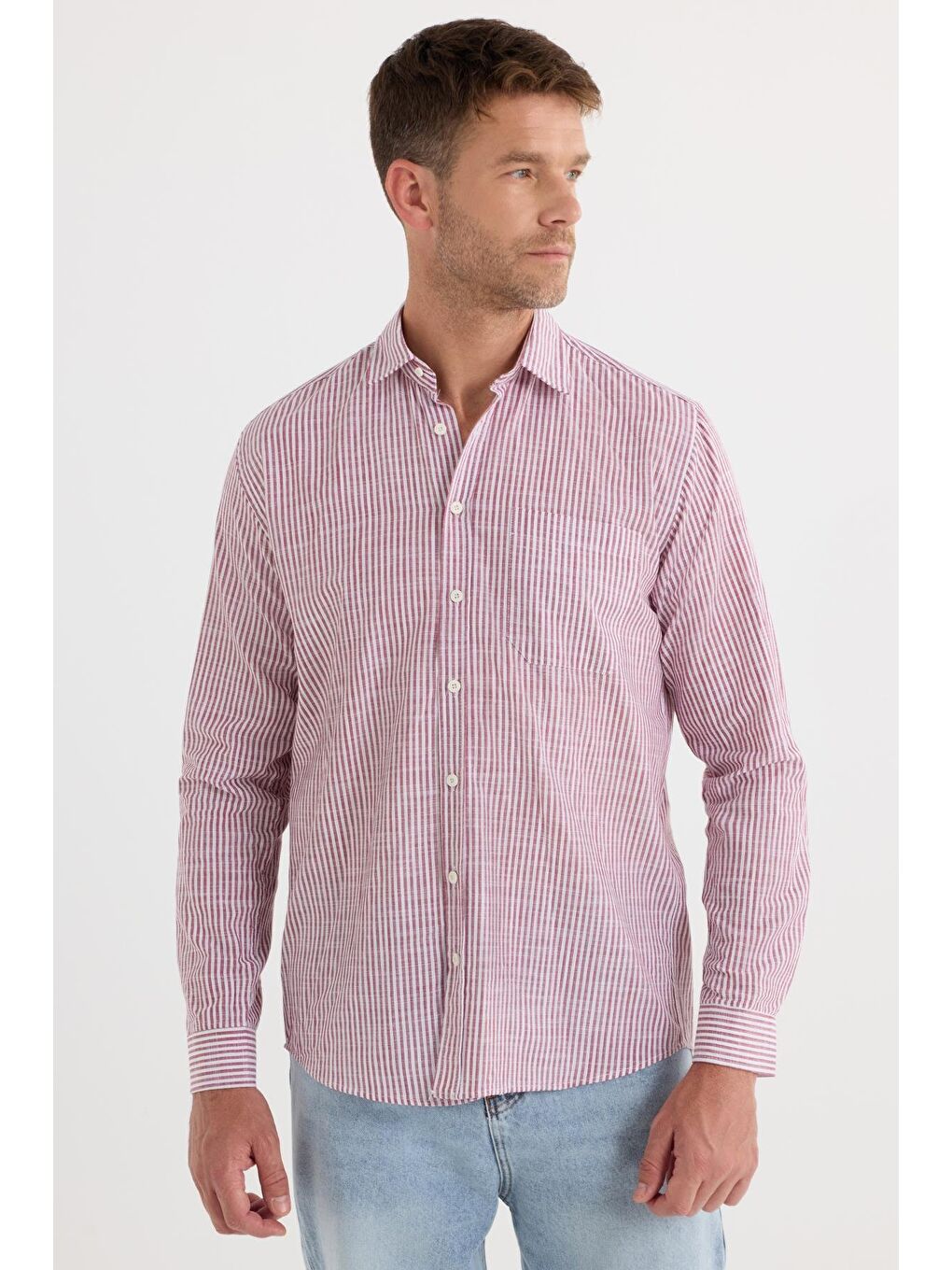 Erkek Regular Fit Klasik Kesim Uzun Kollu %100 Pamuk Keten Doku Tek Cepli Bordo Çizgili Gömlek-3
