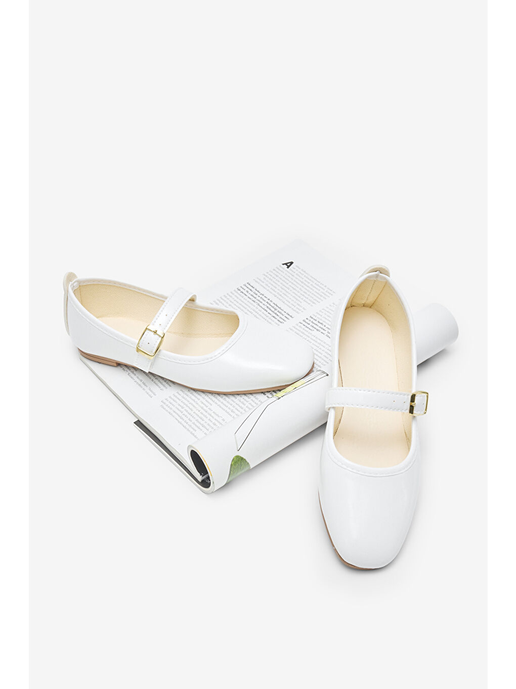 Kadın Beyaz Kadın Üstten Kemerli Tokalı Rahat Günlük Babet-1