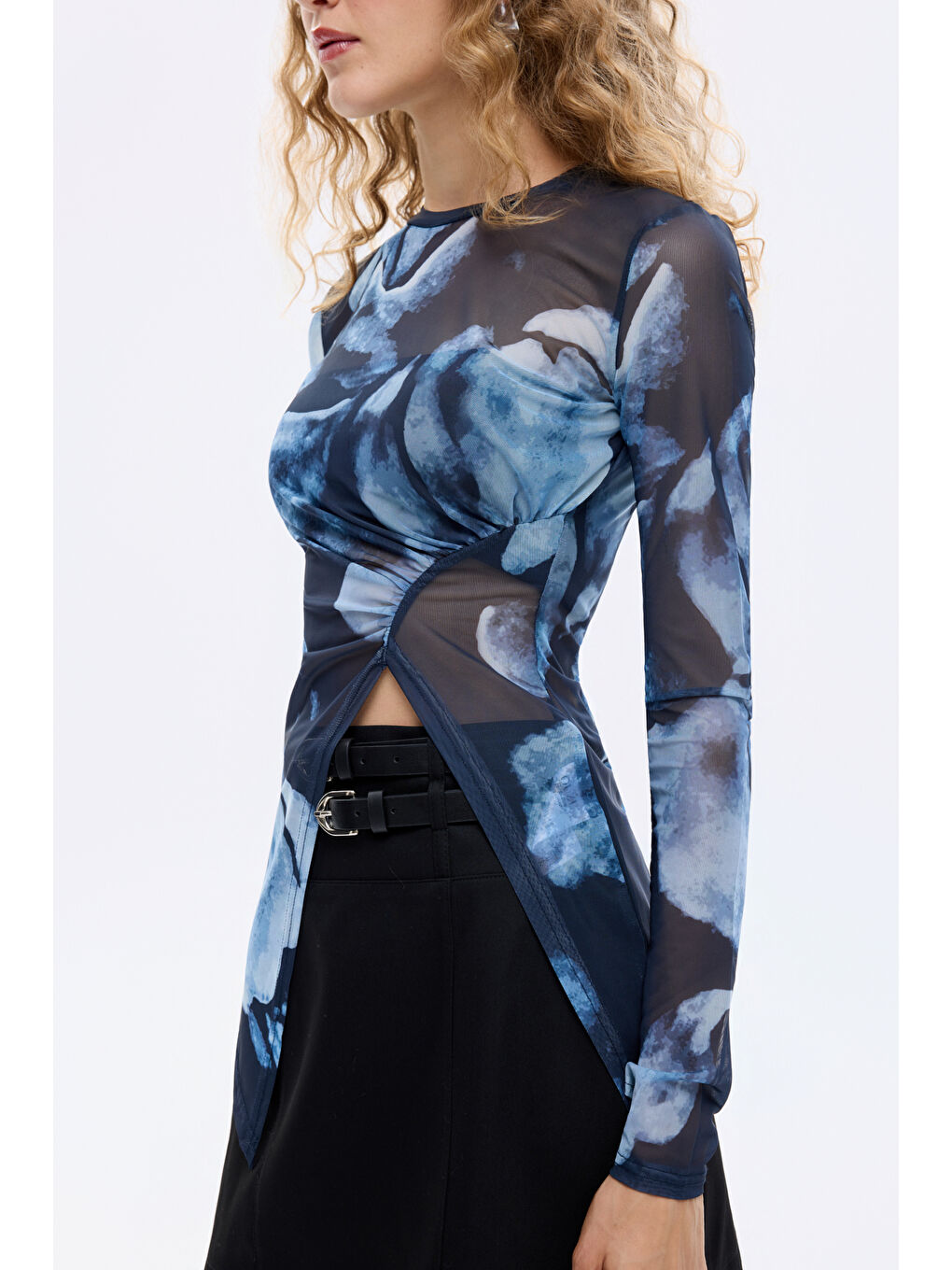 Sulu Boya Çiçek Desenli Asimetrik Tül Bluz Lacivert-3