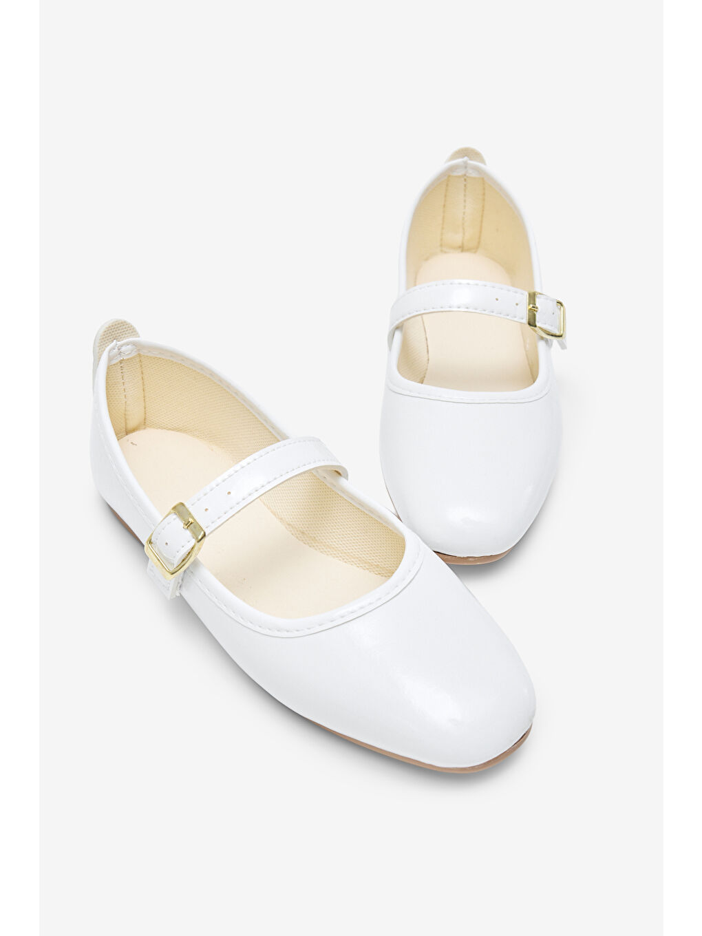 Kadın Beyaz Kadın Üstten Kemerli Tokalı Rahat Günlük Babet-2