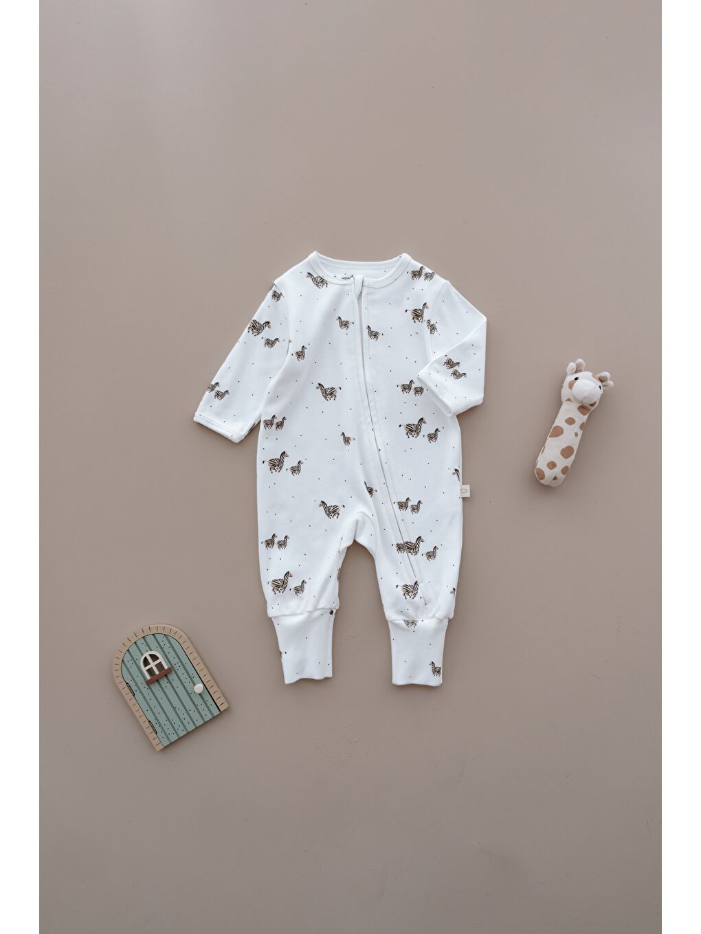 Beyaz Zebra Baskılı Calmy Serisi Kendinden Patikli Fermuarlı Tulum