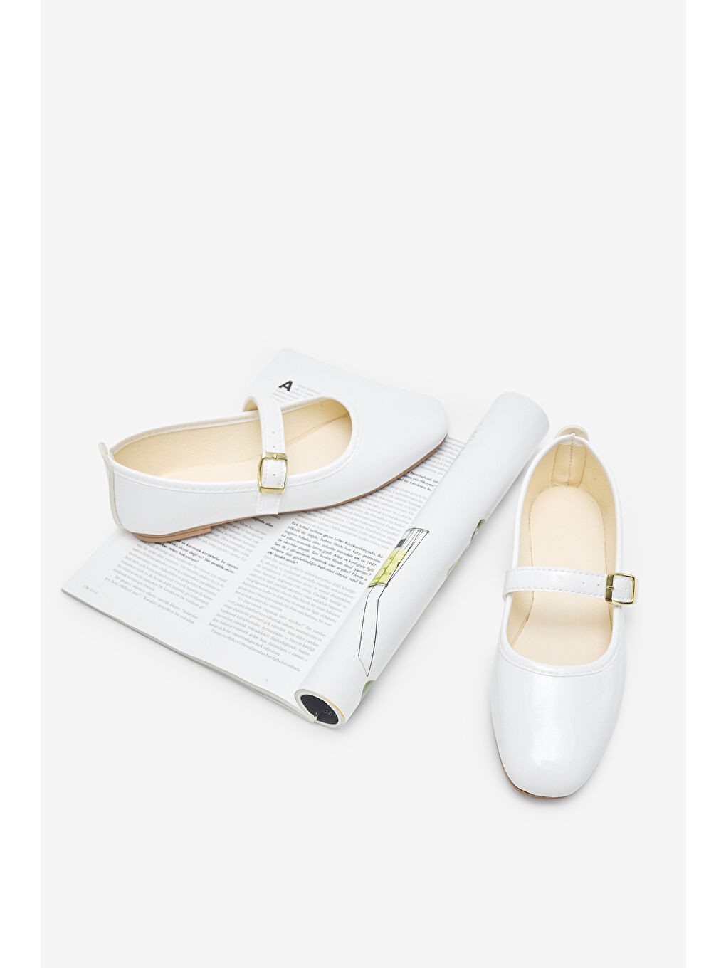 Kadın Beyaz Kadın Üstten Kemerli Tokalı Rahat Günlük Babet-4