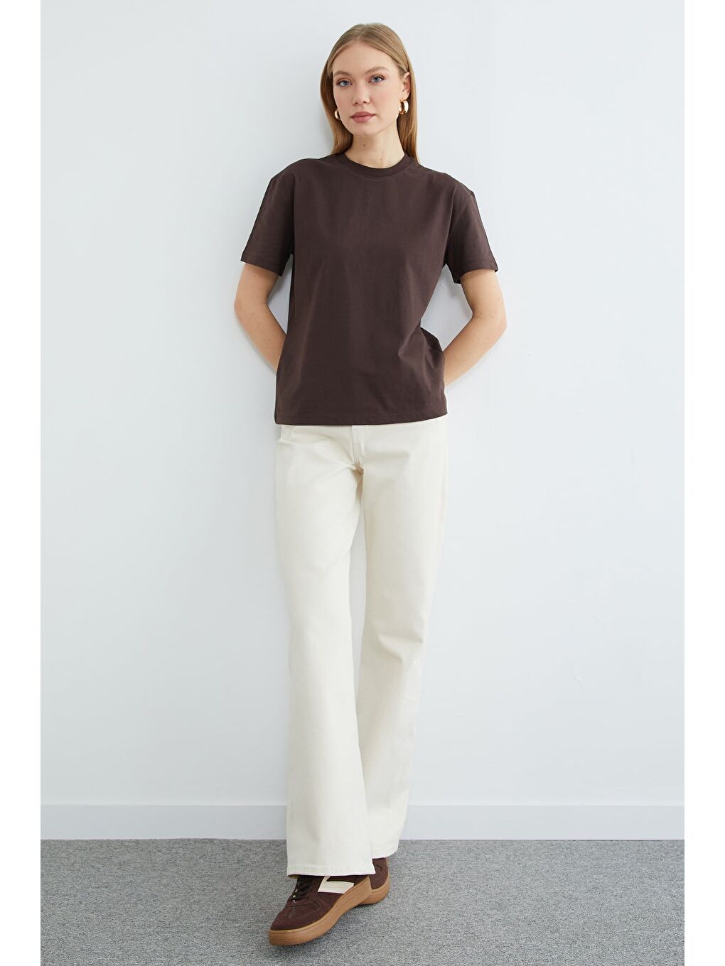 Kahverengi Basic Bisiklet Yaka Oversize Tişört-3