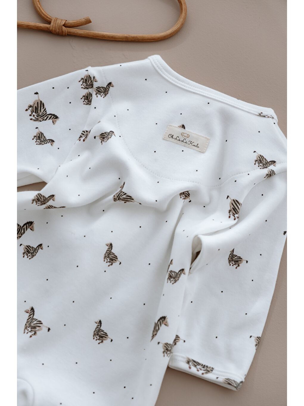 Beyaz Zebra Baskılı Calmy Serisi Kendinden Patikli Fermuarlı Tulum-3