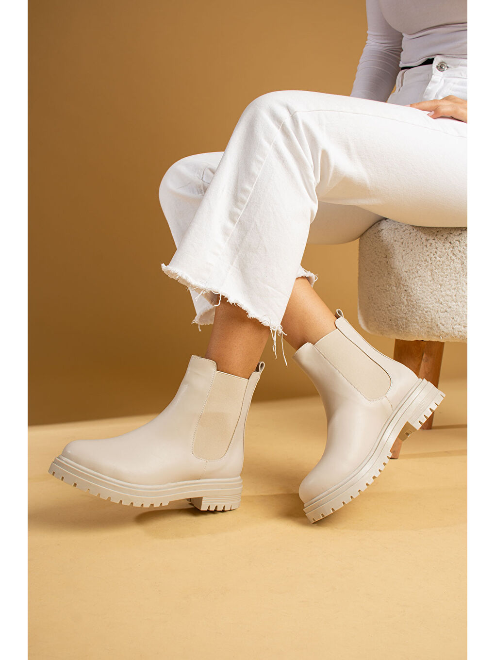 Bej Sıcak Astar Poli Taban Lastikli Kadın Bot 57-270-23