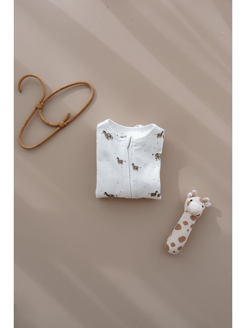 Beyaz Zebra Baskılı Calmy Serisi Kendinden Patikli Fermuarlı Tulum-7