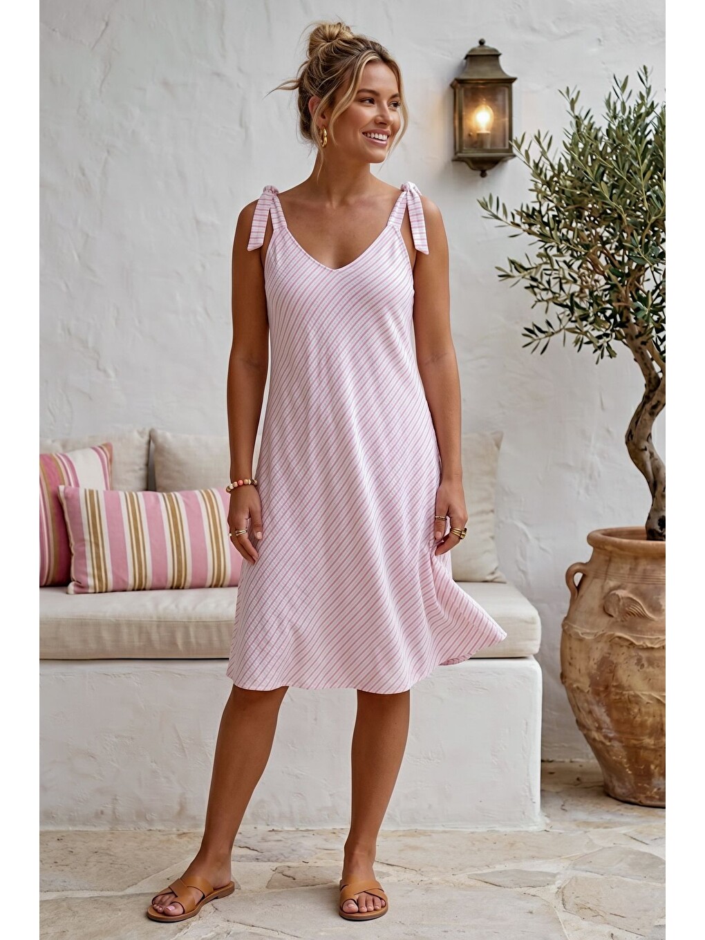 Pembe-Beyaz V Yaka Çizgili Omuzdan Bağlamalı Casual Müslin Dokuma Elbise 100 56-5