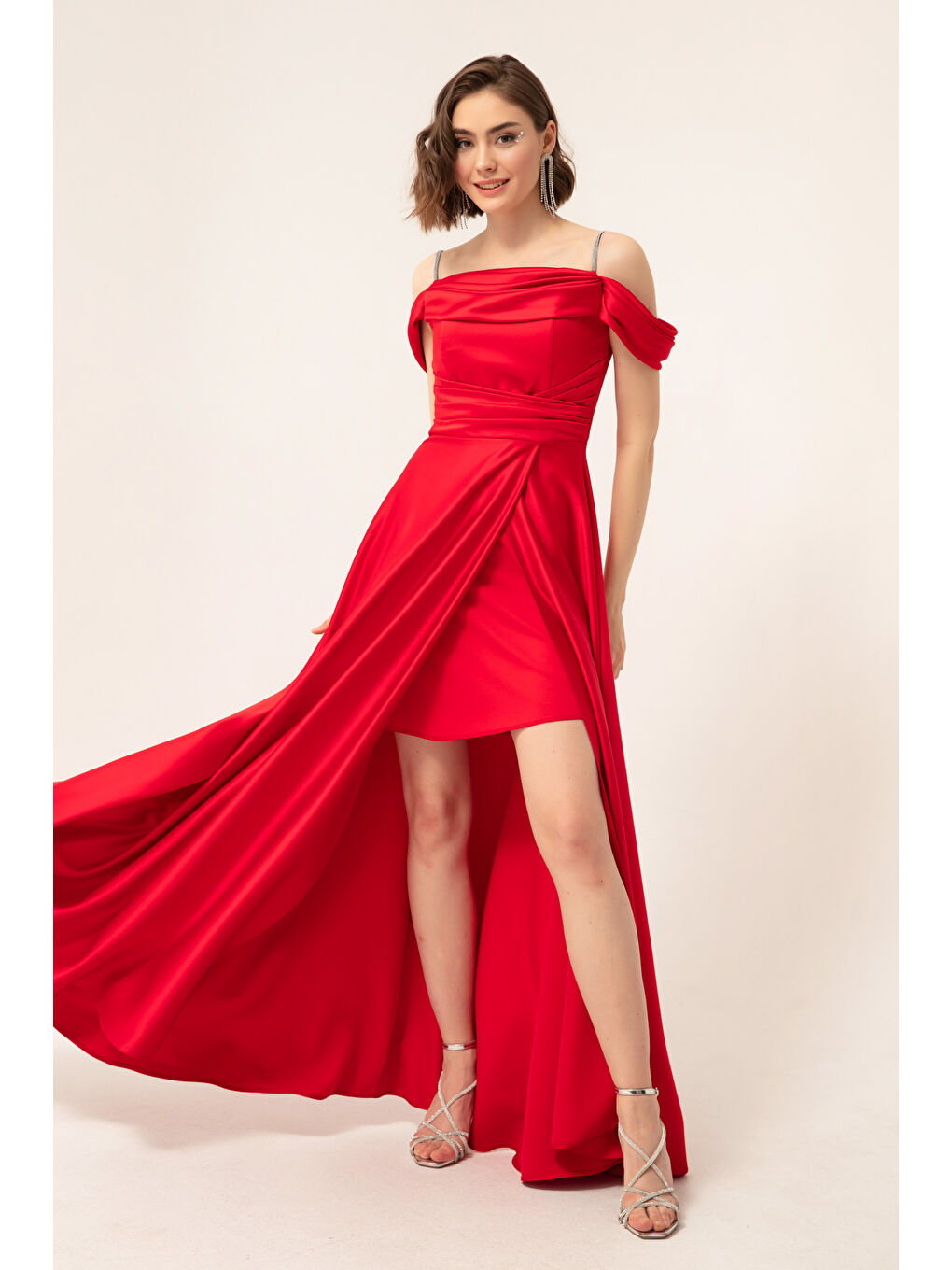 Kadın Kırmızı Taş Askılı Uzun Saten Abiye Elbise