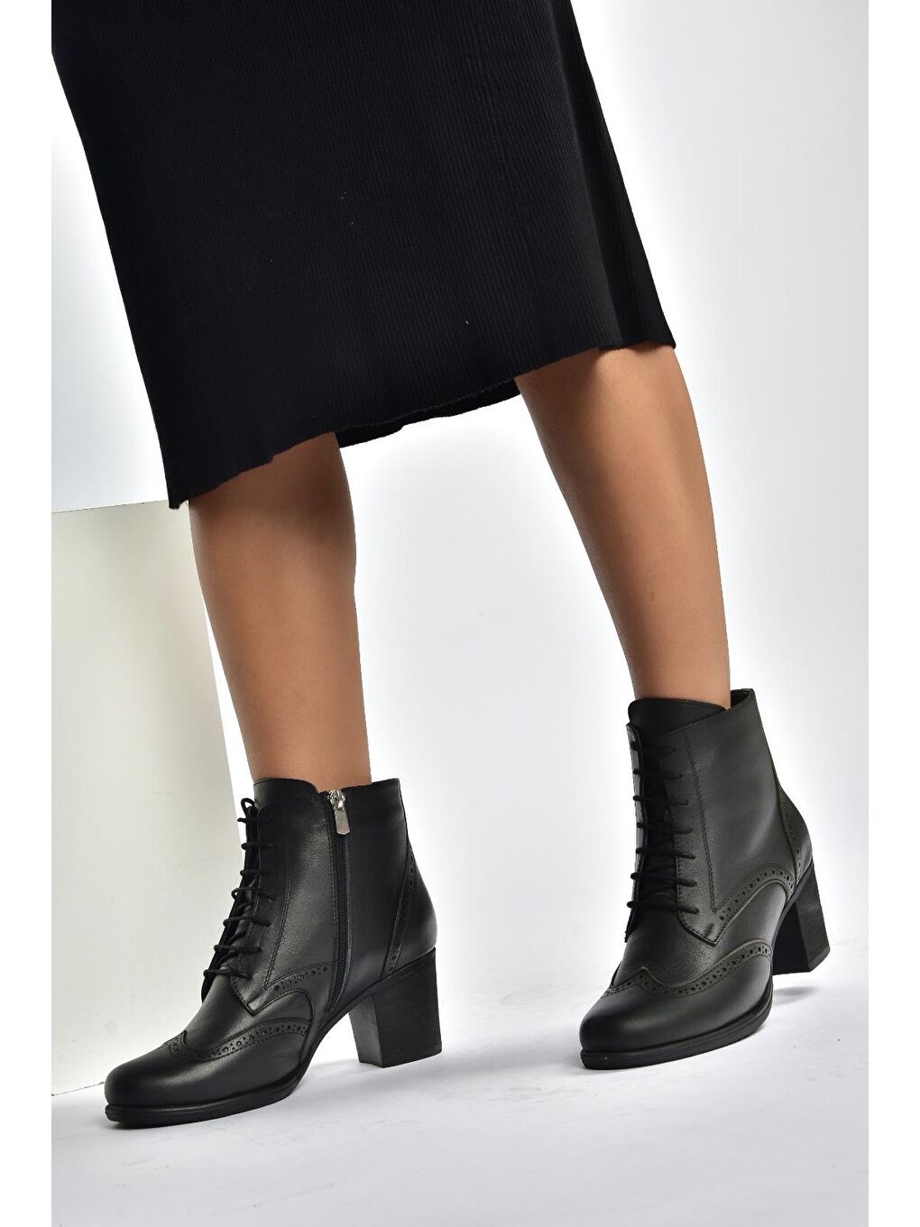Siyah Kadın Bot V468300903-5