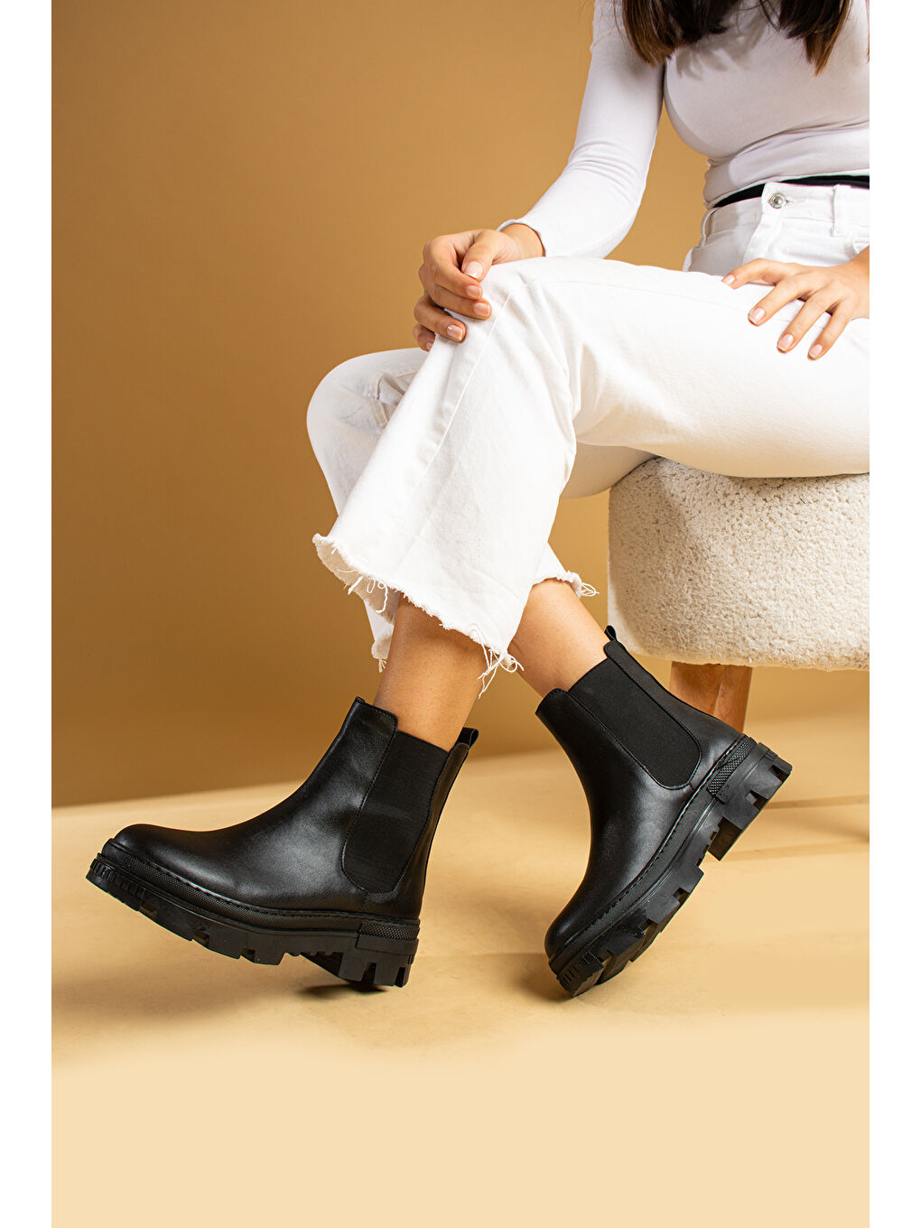 Siyah Sıcak Astar Poli Taban Lastikli Kadın Bot 57-270-23-1