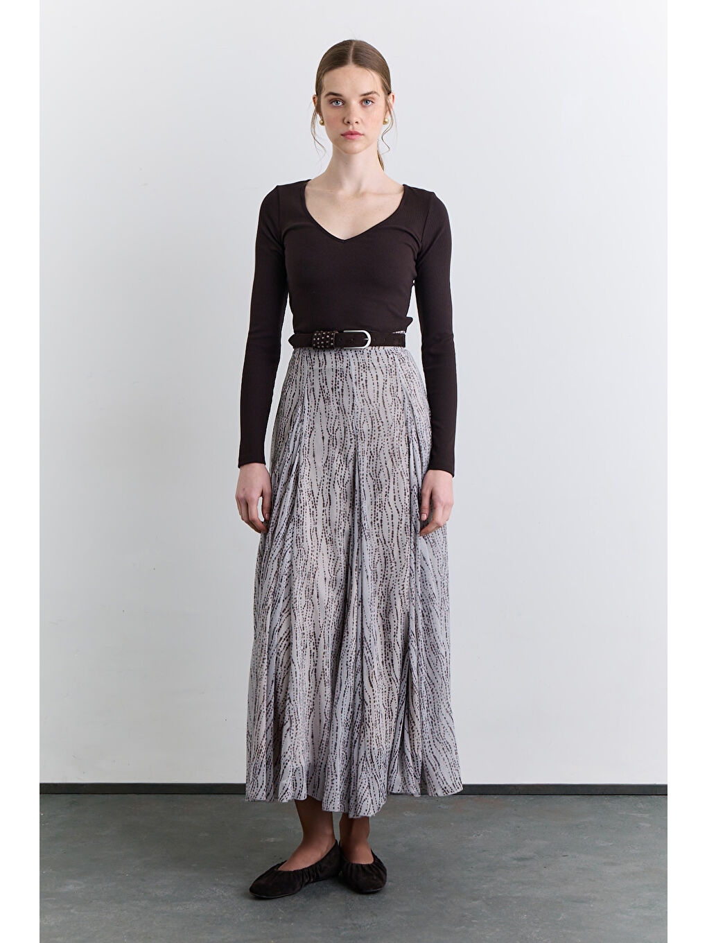 Siyah Geniş Parçalı Desenli Etek Puantiye