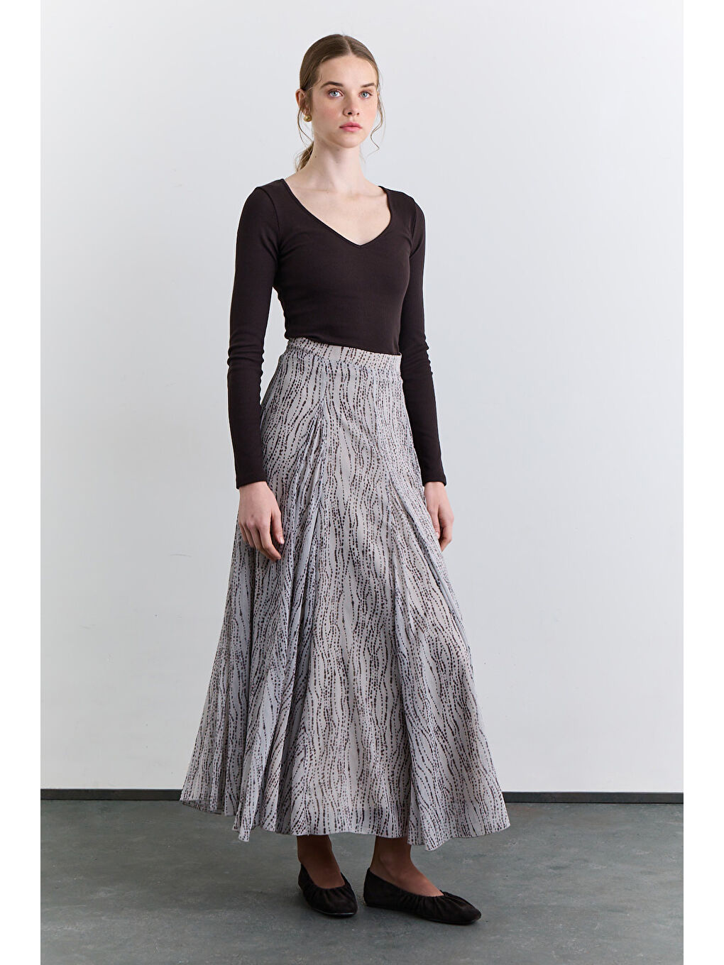 Siyah Geniş Parçalı Desenli Etek Puantiye-2