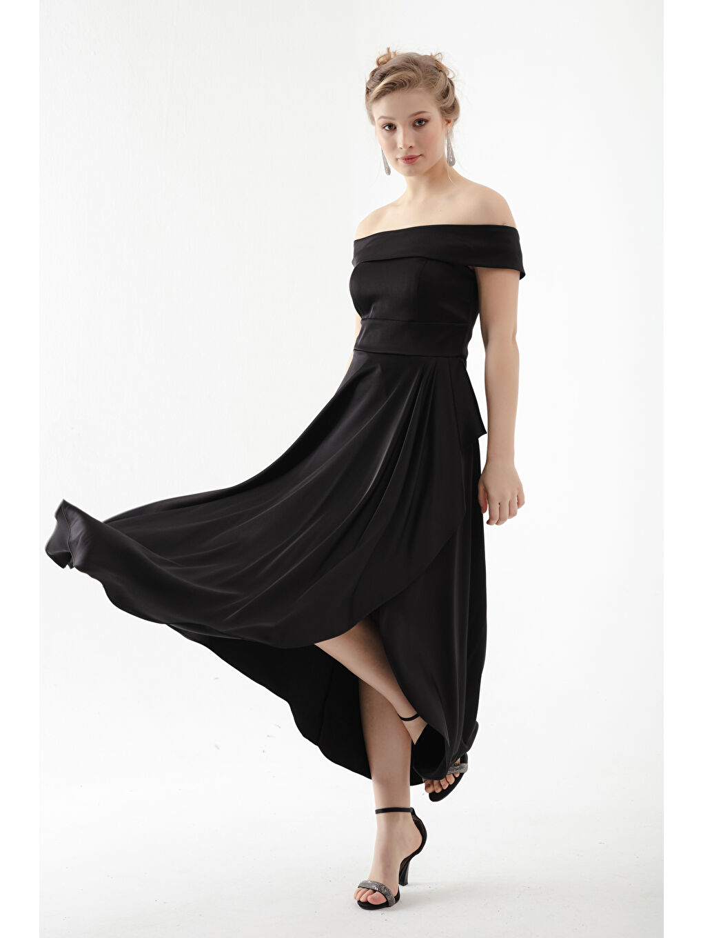 Kadın Siyah Kayık Yaka Midi Saten Abiye Elbise